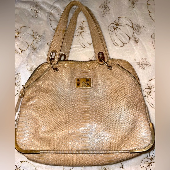 GIANNI BINI TAN ALLIGATOR PATTERN W/GOLD ACCENTS LARGE FAUX LEATHER SATCHEL NWOT - Picture 1 of 5